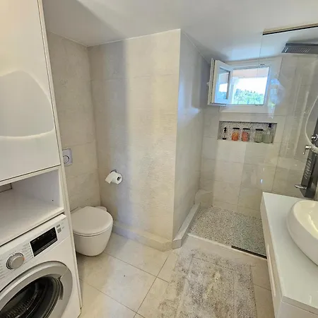 아파트 Grey Luxury House 입소스