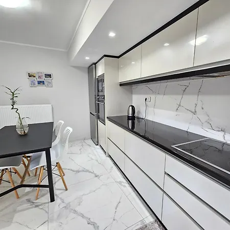 아파트 Grey Luxury House 입소스