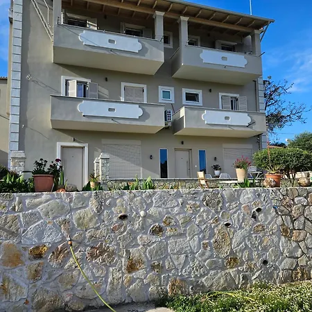 Apartament Grey Luxury House Ýpsos