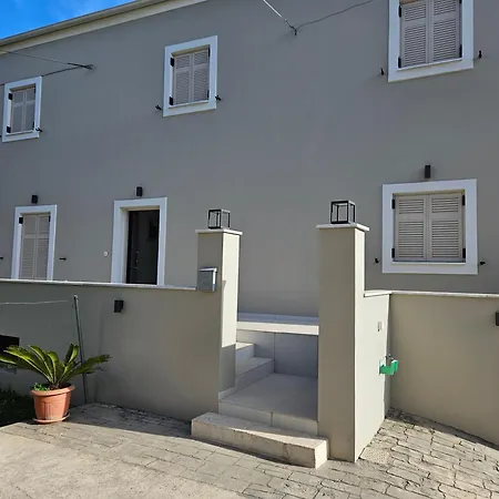 Apartament Grey Luxury House Ýpsos