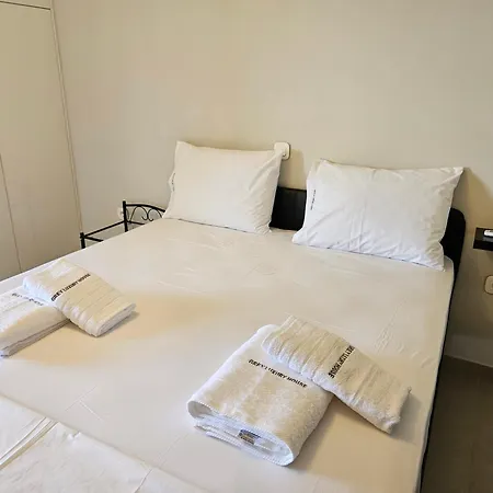 Grey Luxury House Apartament Ýpsos