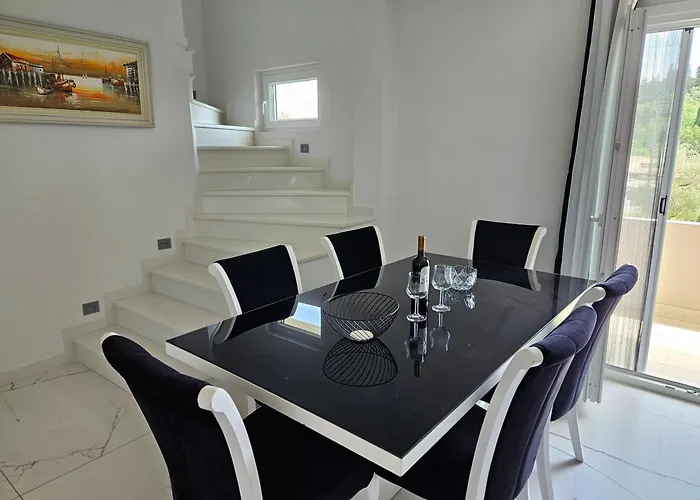Grey Luxury House Apartman
