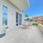 דירה Grey Luxury House איפסוס