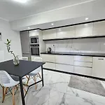 דירה Grey Luxury House