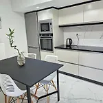 דירה Grey Luxury House *