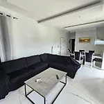 Grey Luxury House Lägenhet *