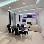 Grey Luxury House איפסוס
