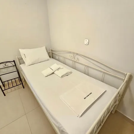 Grey Luxury House איפסוס