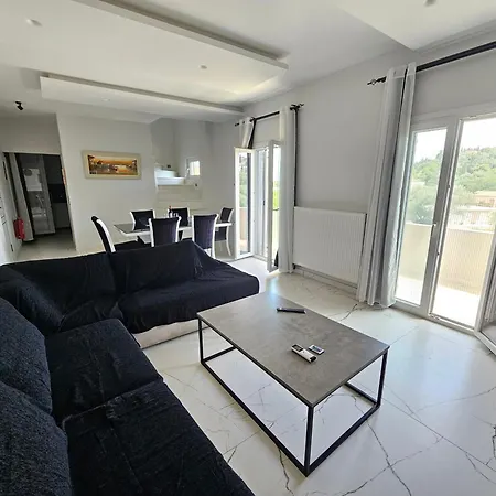 Grey Luxury House Apartmán