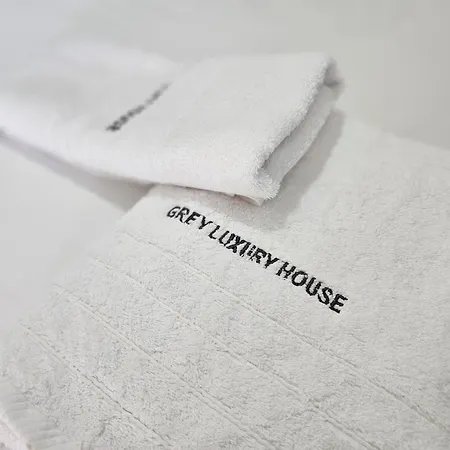 Grey Luxury House * Ipsos