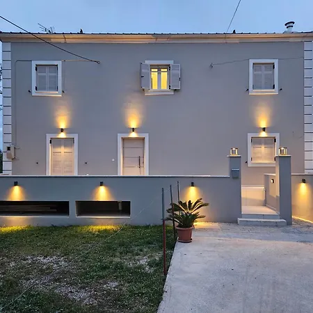 Apartament Grey Luxury House Ýpsos