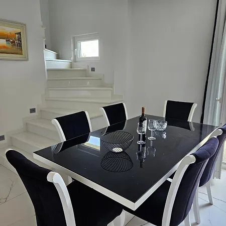 公寓 Grey Luxury House 阿普索斯