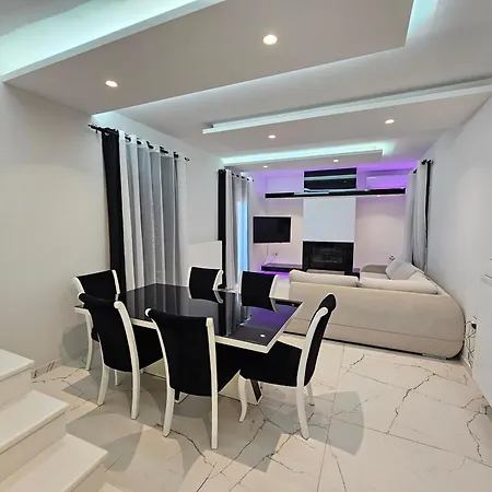 Grey Luxury House 阿普索斯