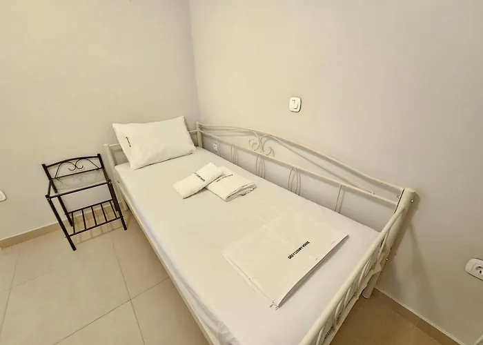 Grey Luxury House Ipsos